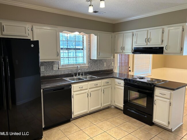 Photo - 960 Clarington Dr
