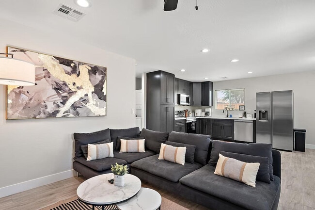 Building Photo - 3850 S 18th St Unit ID1244349P