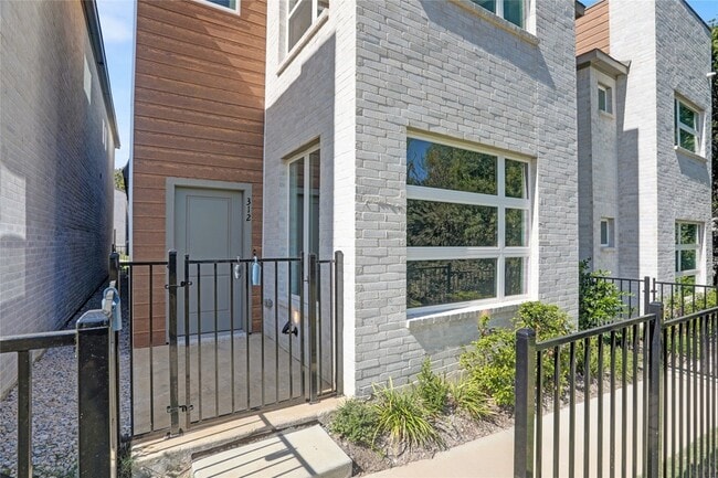 Photo - 312 Oakbend Dr