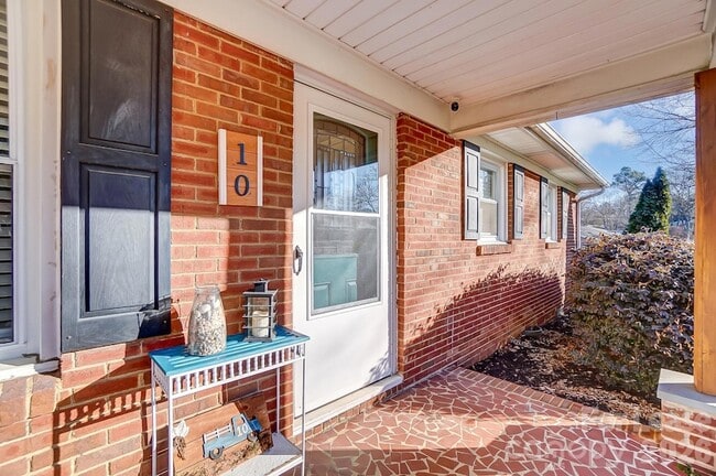 Photo - 10 Spruce Pine Dr