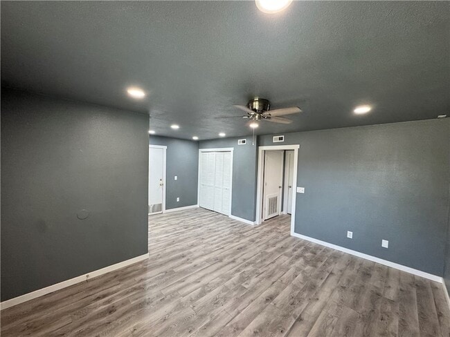 Photo - 70 N Hunter St