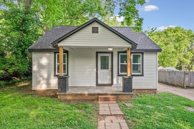 Building Photo - 715 Elder St