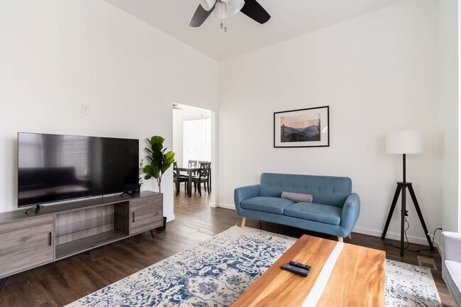 Photo - 2334 SE 8th Ave Unit ID1309820P