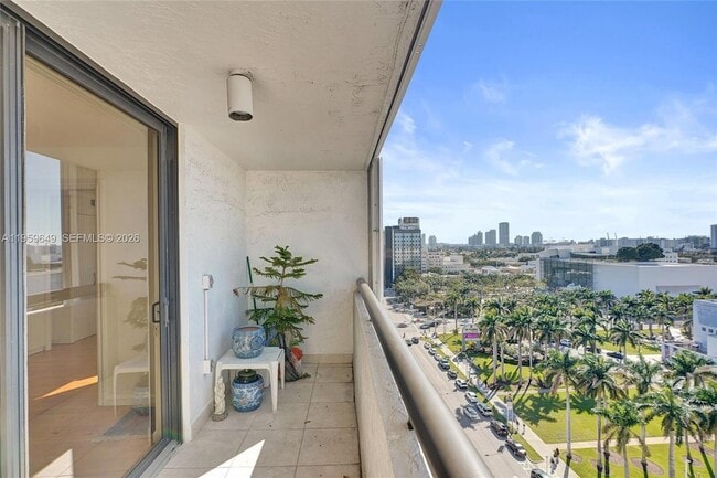 Photo - 1775 Washington Ave Unit PH4