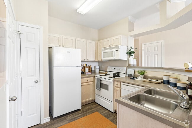 2BR, 2BA - 967SF - Kitchen - Signature Park Apts