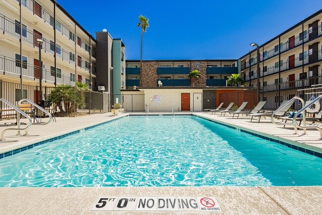 Photo - Courtyard 525 Apartments