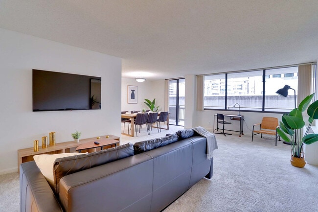 Building Photo - 320 23rd St S Unit FL4-ID1022534P