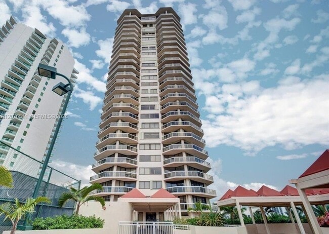 Building Photo - 20185 E Country Club Dr Unit 1209