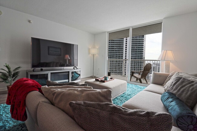 Building Photo - 1200 Brickell Bay Dr Unit ID1037644P