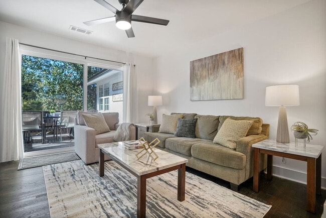 Building Photo - 975 Shadowridge Dr SE Unit SI ID1475253P