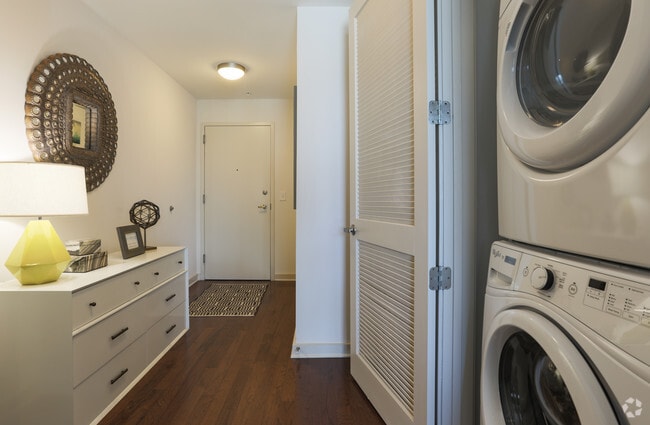 Studio - 622 SF - SkyHouse Buckhead