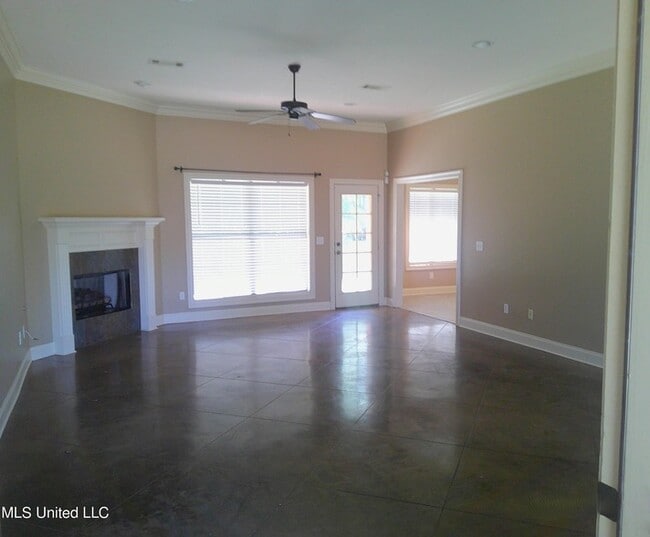 Photo - 141 Creekside Dr