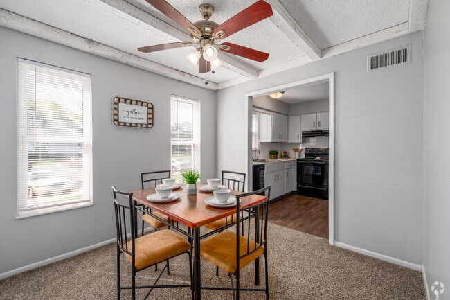 2BR, 2BA - 925SF - Dining Room - The Flats at Minor Park