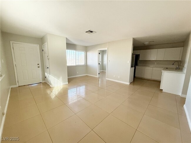 Photo - 2353 Exeter Dr Unit B