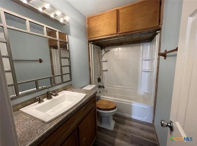 Photo - 304 Margaret Lee St