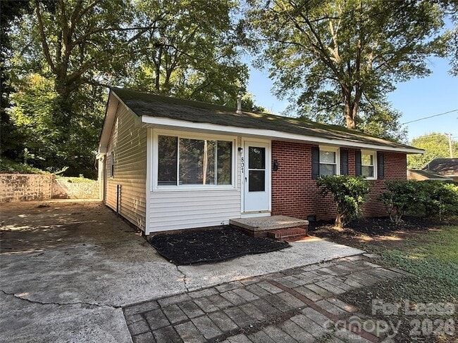 Photo - 807 E 4th Ave
