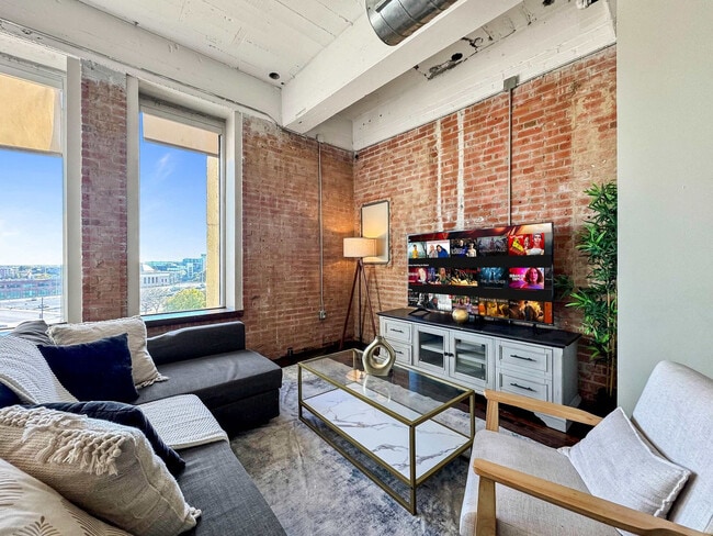 Building Photo - 555 Evergreen St Unit SI ID1075582P