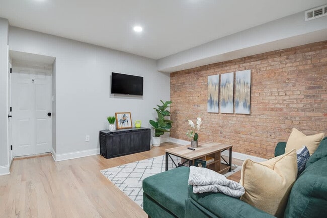 Building Photo - 1255 Raum St NE Unit ID1388283P