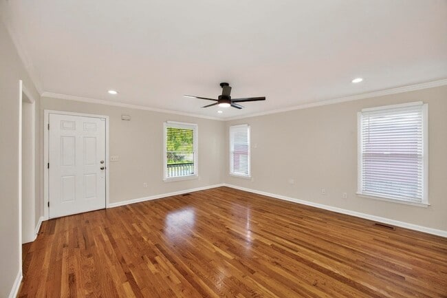 Photo - 907 11th Ave N