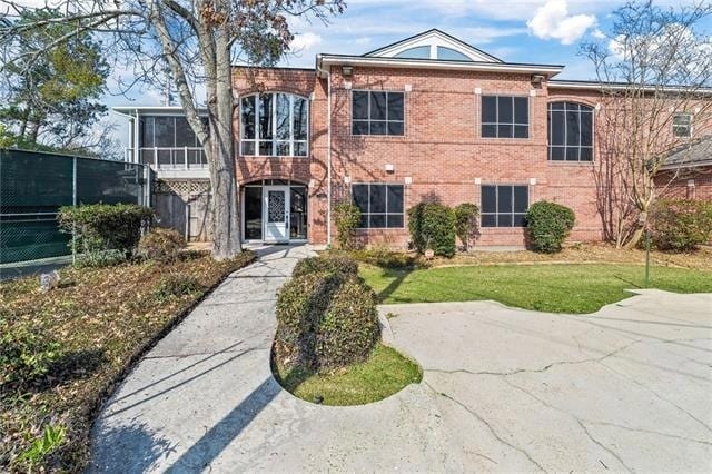 Building Photo - 633 Village Ln N