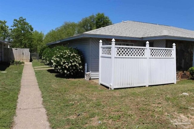 Building Photo - 3352 Green Briar Cir