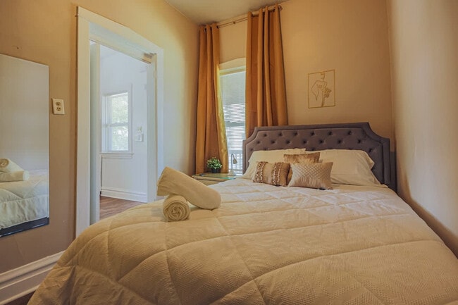 Photo - 839 Dunlop Ave Unit ID1244957P