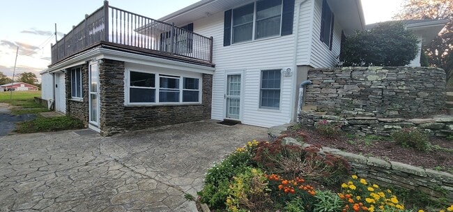 Building Photo - 96 Stanavage Rd