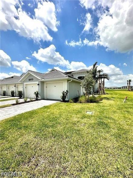 Building Photo - 15970 Grassland Ln Unit 2828