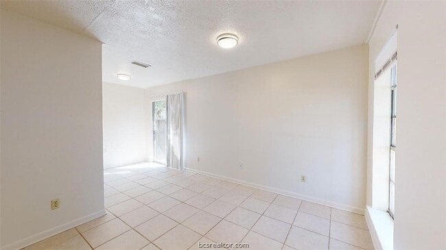 Photo - 916 Navarro Dr