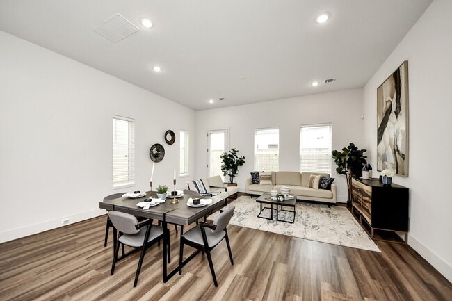 Building Photo - 6018 Knox St