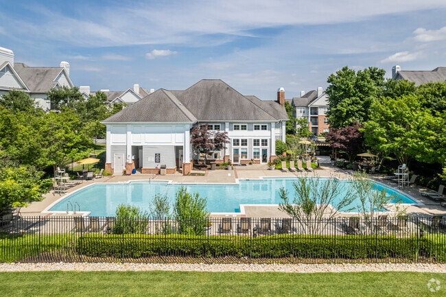 Pool - The Apartments at Cambridge Court