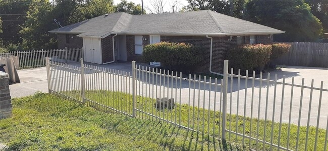 Building Photo - 2801 NW 19th St Unit B