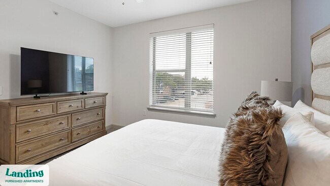 Photo - 2800 NE Green Oaks Blvd Unit 5308