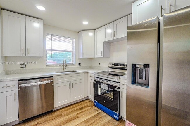 Building Photo - 5100 SW 64th Ave Unit 106