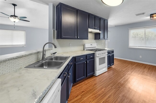Photo - 1735 Oak Ridge Dr