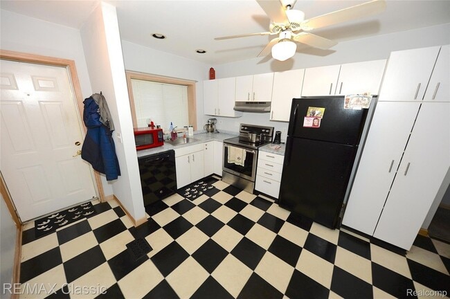 Photo - 280 Hutton St