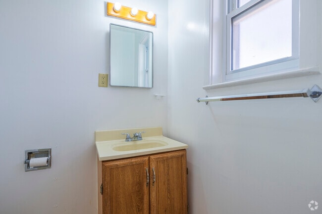 1BR, 1BA - 700SF - Bathroom - Myrtle Apartments - All Utilities Included