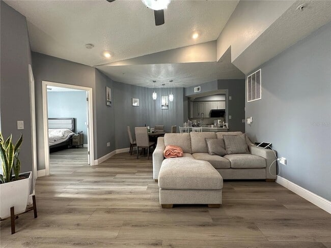 Building Photo - 5554 Metrowest Blvd Unit 4-312