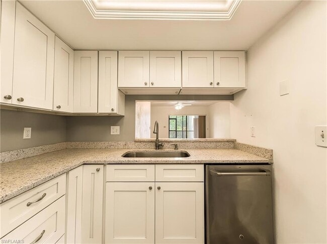 Photo - 1701 Courtyard Way