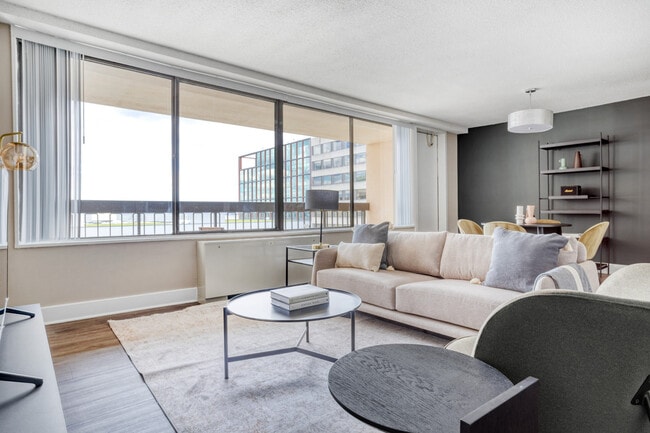 Building Photo - 1515 Richmond Hwy Unit ID8321A