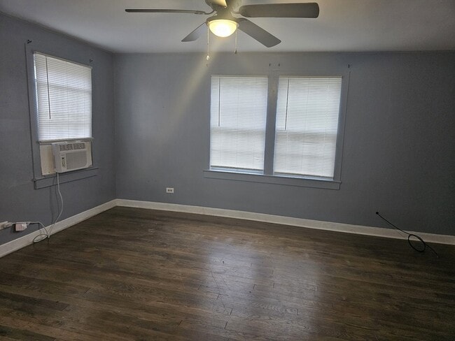 Photo - 525 Maple St