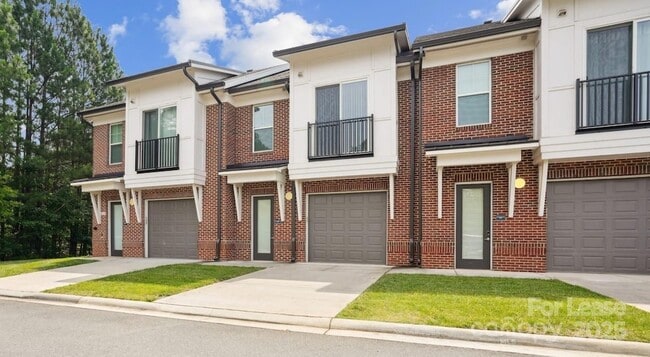 Building Photo - 4010 Waiting St Unit C3