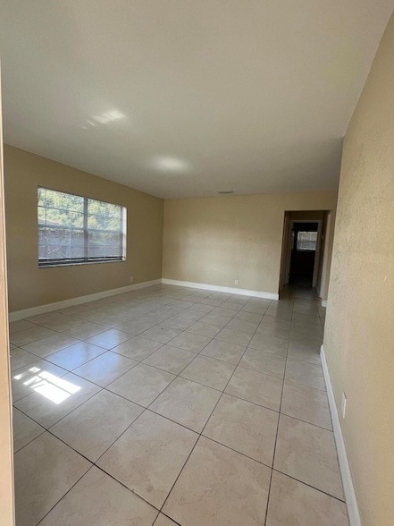 Photo - 1045 Miami Blvd