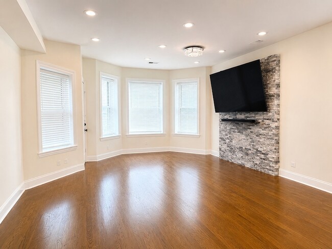 Photo - 4935 W Fulton St