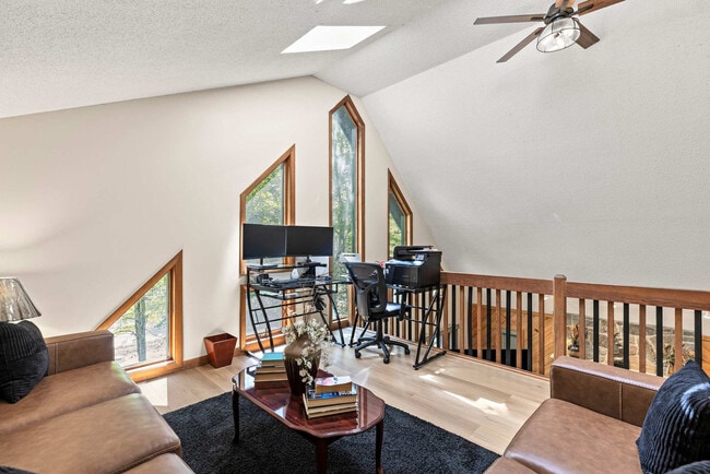 Building Photo - 2174 Lakeview Dr E Unit ID1302382P