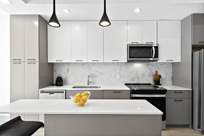 Building Photo - 1406 Valentine St Unit A