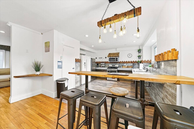 Photo - 37 Roosevelt Ave Unit ID1363402P