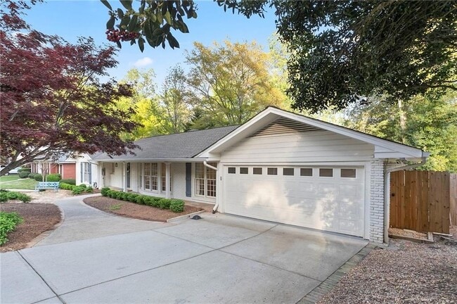 Photo - 4555 Runnemede Rd NW