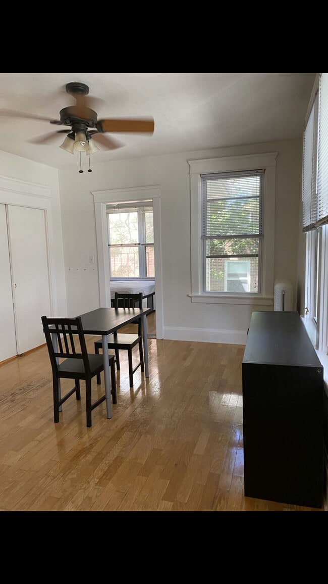 Photo - 244 Bowen St