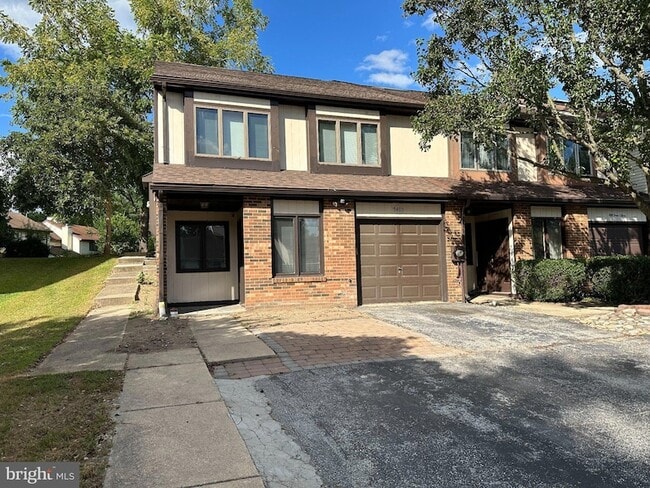 Building Photo - 5405 Delray Dr